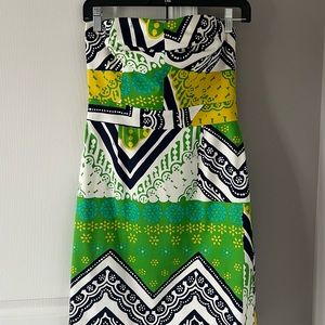 TRINA TURK Strapless Dress! The color is so pretty! The Fit is a true size 2 …